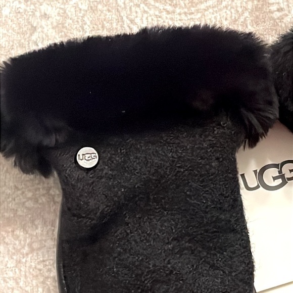 Brand New UGG Wool Black Leather Shorty Touchscreen Tech Gloves Sheepskin Cuff - Picture 3 of 16